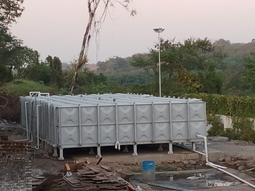 Ground-Level SMC Tank — Outdoor reserve · steel-frame support